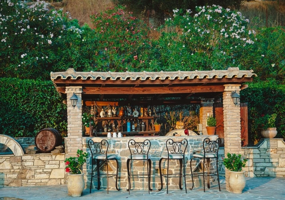 bar neat the pool 