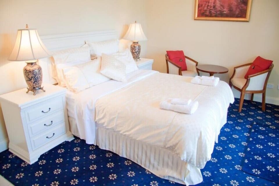 Two-Bedroom Apartment with Spa Bath