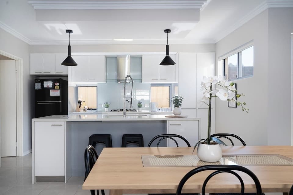 Kitchen - Fridge, oven & microwave