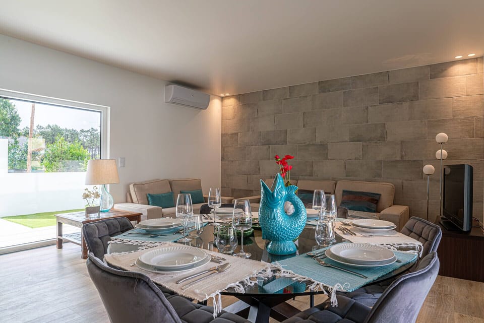 Modern dining room with turquoise sculptural centrepiece — Villa Cuca, luxury holiday villa in Marisol