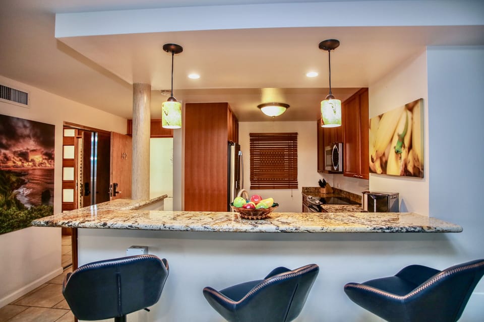 Prepare a nice meal while your guests enjoy a nice spread at the bar counter space