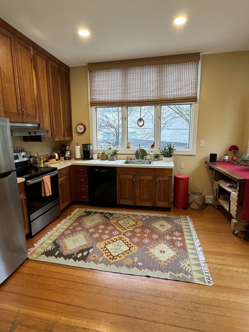 kitchen (faces patio)