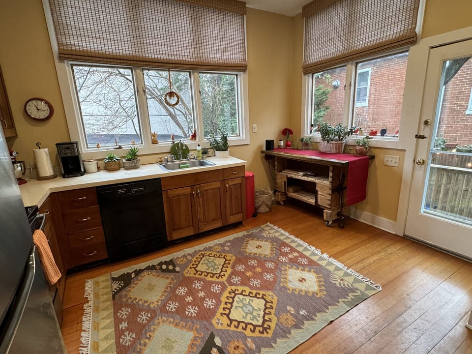 Kitchen.Outside door to back patio
