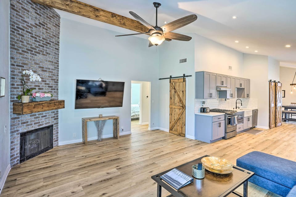 Living Room | Gas Fireplace | Smart TV | Central Heating & A/C