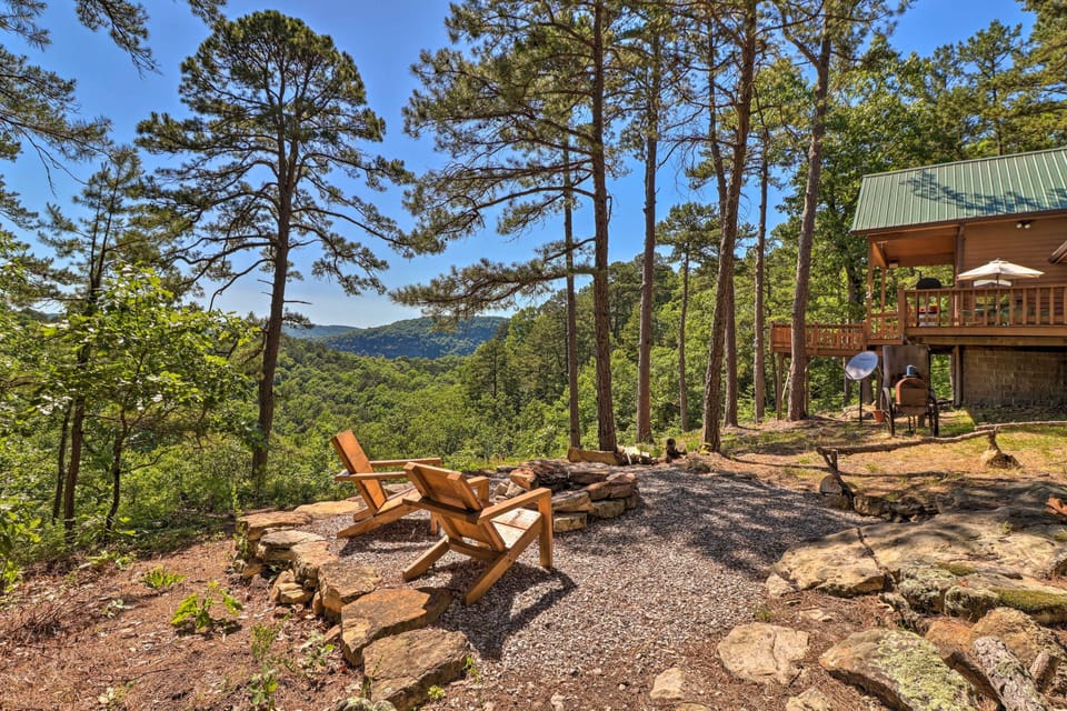 Yard | Hiking & Seasonal Waterfall On-Site