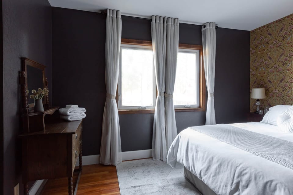 Shriner Peak Trail Room