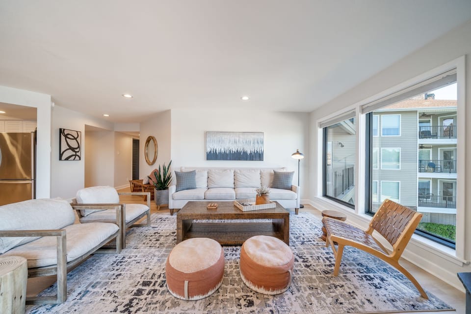 Come home to this 1700 sf luxury high-rise condo