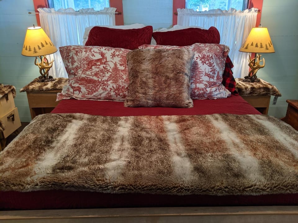 Guest bedroom - Winter bedding sets.