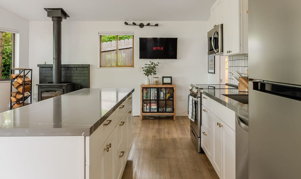 Fully stocked kitchen featuring brand-new appliances, a coffee machine, and a French Press — everything you need for home-cooked meals and your morning brew.
