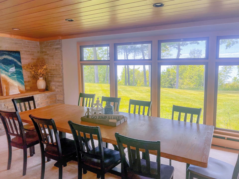 Dining room, 10 chairs around the table. Room to bring nook chairs over