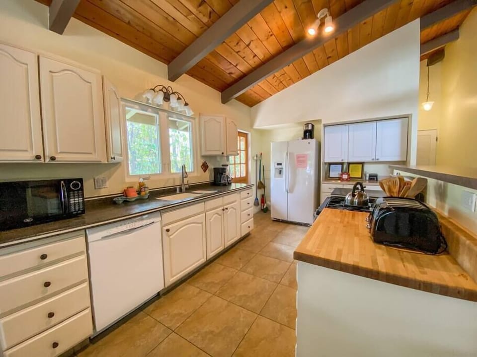 1c5672e4-3560-44f6-823e-212e7428dd2a