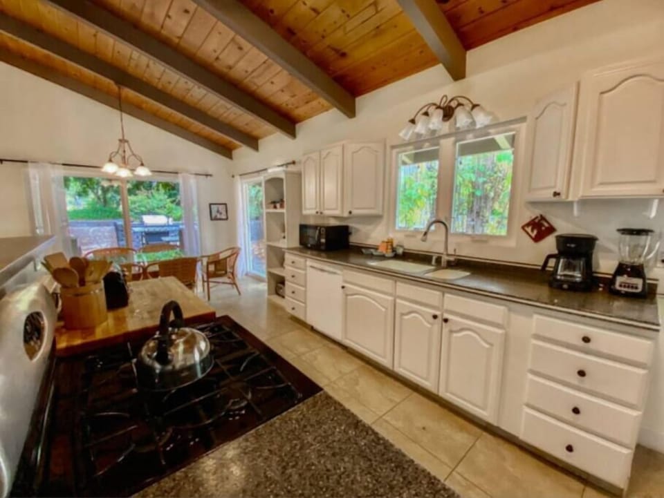 b194bc12-5ccf-482e-983f-40bc22d8da97