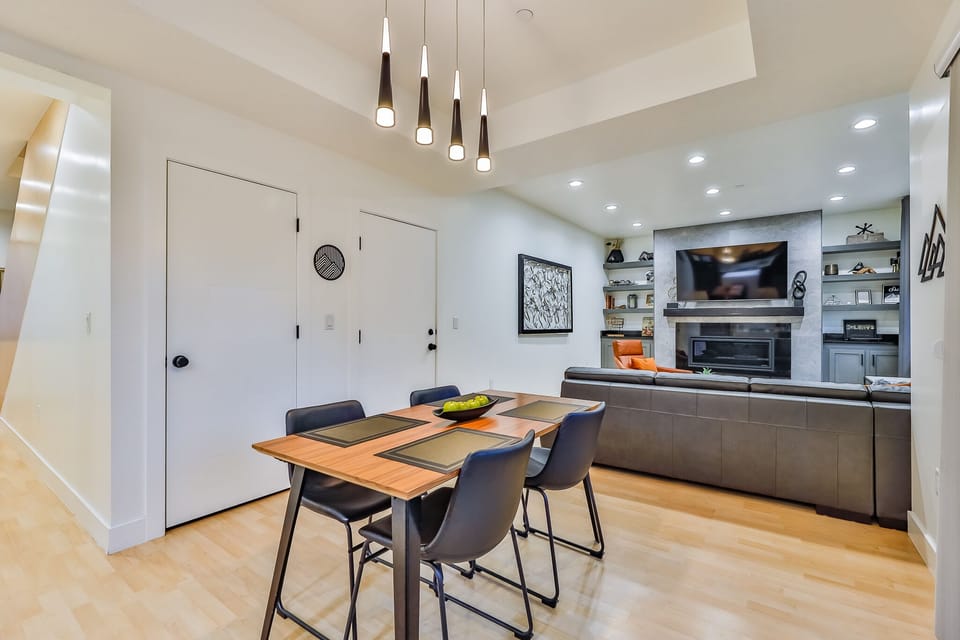 Dining room area with seating for up to 6