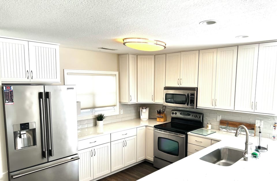Full kitchen 
