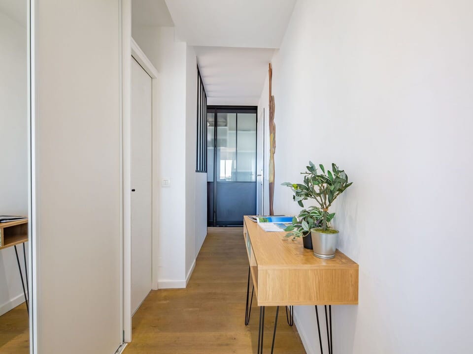 Plant, Furniture, Flowerpot, Table, Building, Window, Houseplant, Wood, Floor