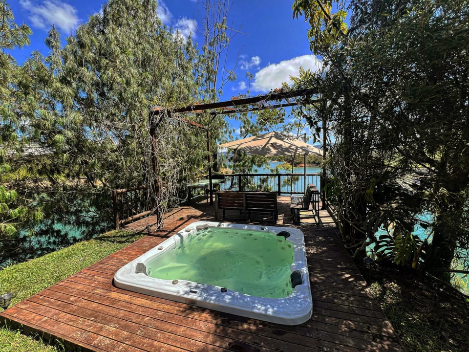 Outdoor spa tub