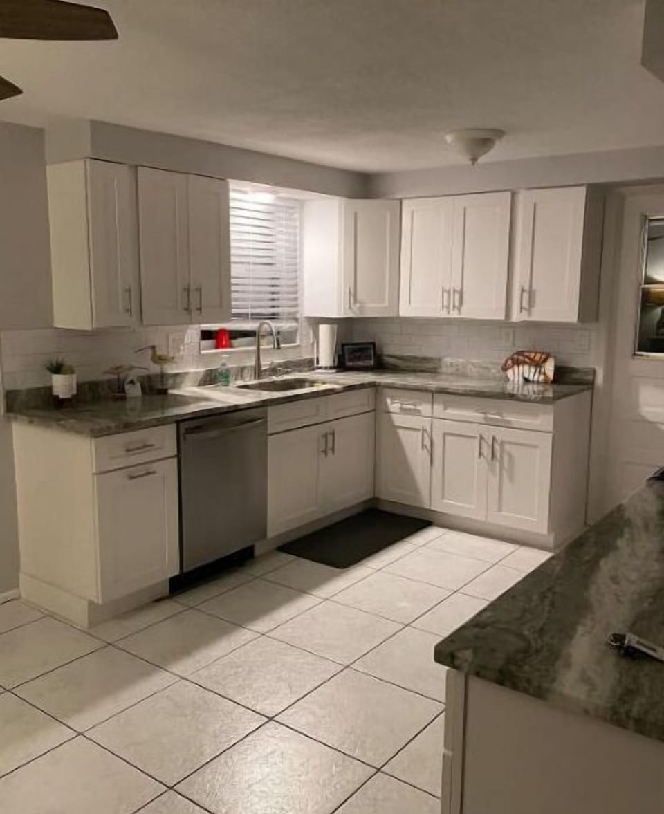 Full kitchen