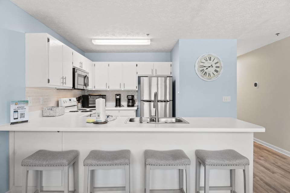 Kitchen with Breakfast Bar