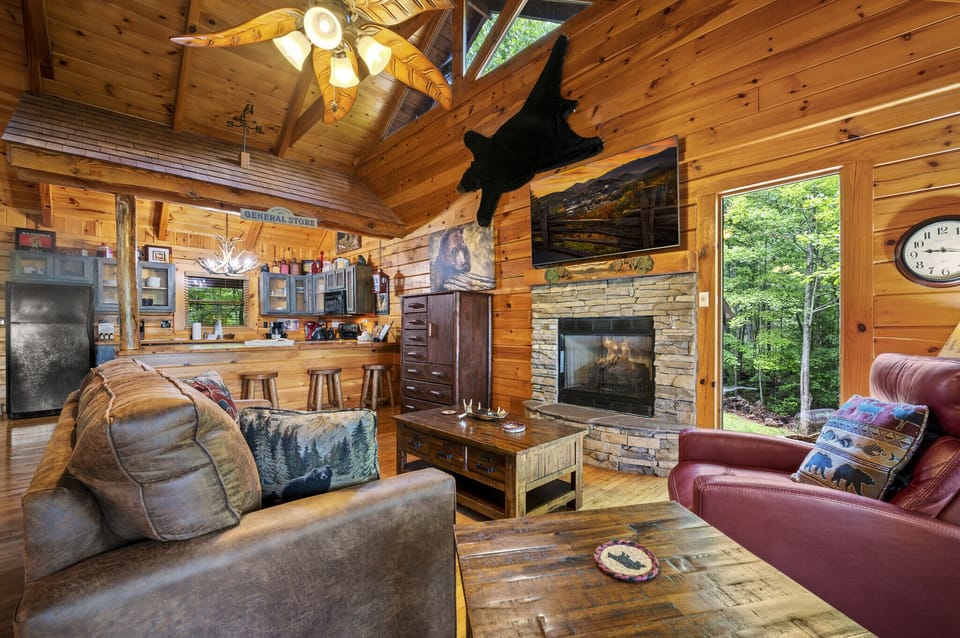 Gatlinburg Enchanted Treehouse Living Area