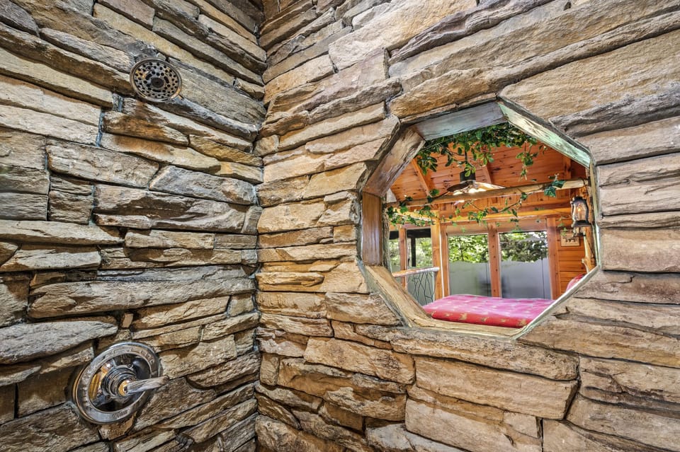 Gatlinburg Enchanted Treehouse Shower