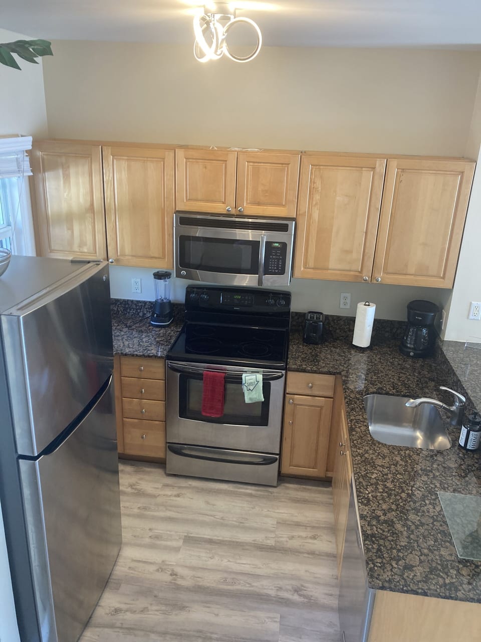 Full kitchen 