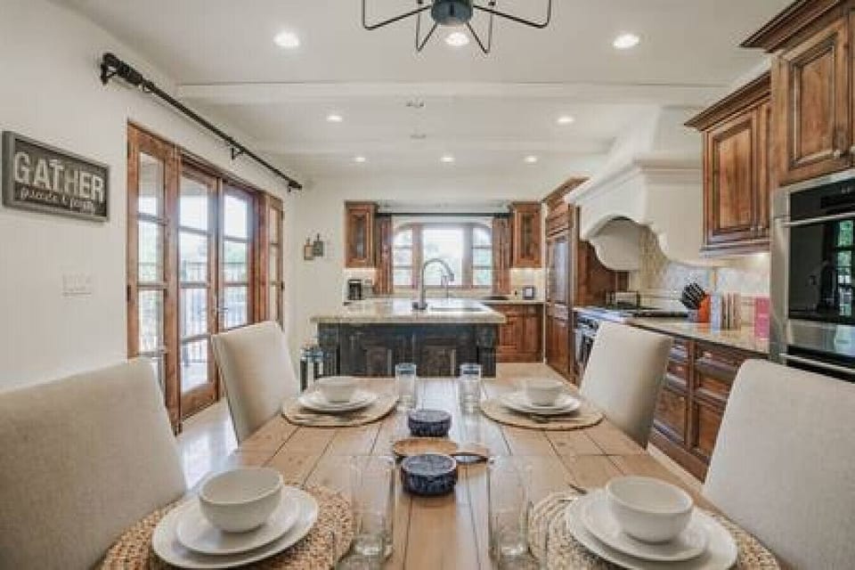 Dining Area 1 (Seating for 4)