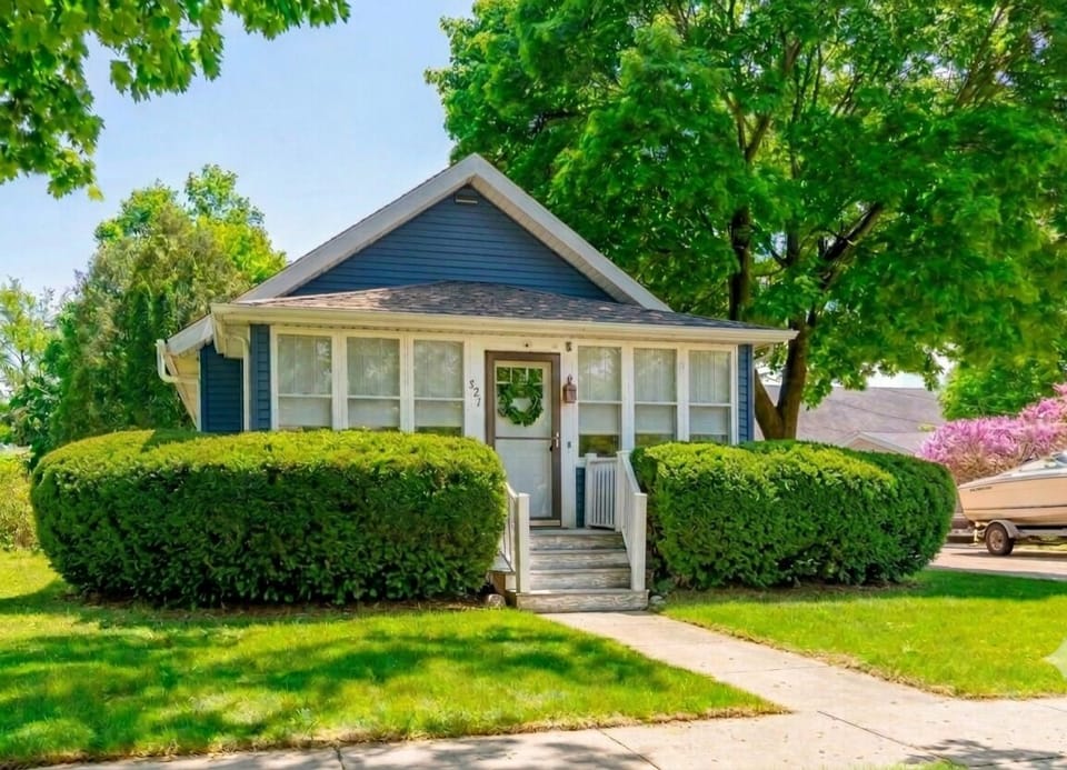 Front entry porch 