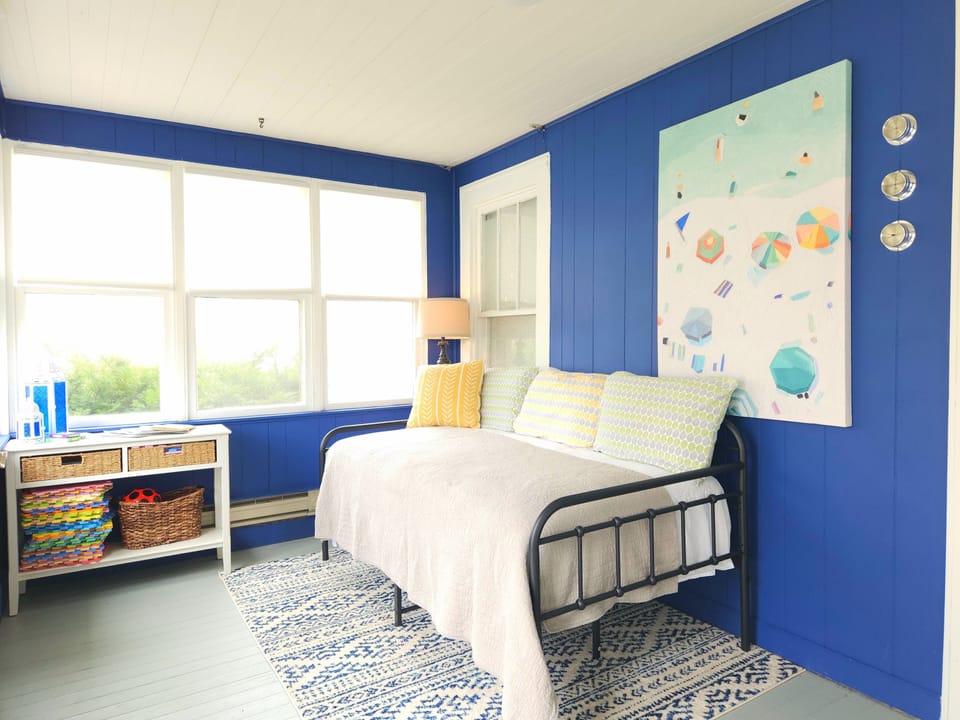 Sleeping porch with twin bed. Ceiling fan and linens provided.  Not heated. 