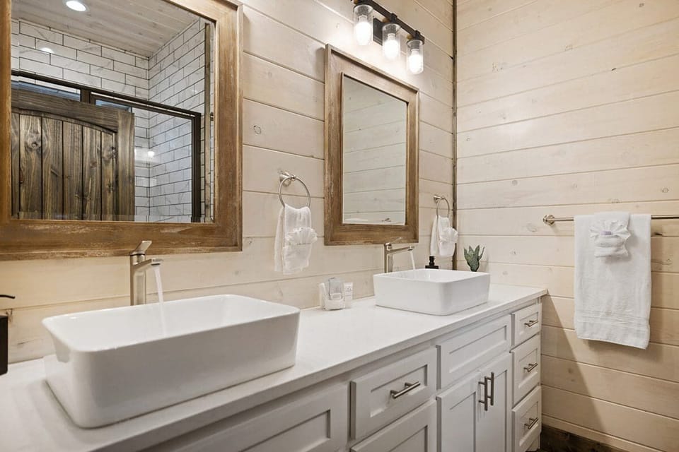 LiveMore-2bathroom