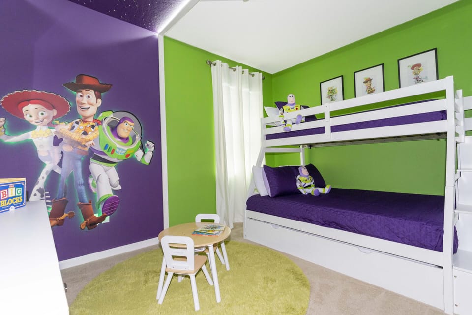 Toy Story Room / Bunk bed - Sleep 4 / one full + two twin / 2nd floor