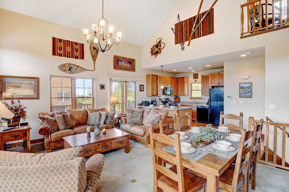 Dining Area with Seating for 6