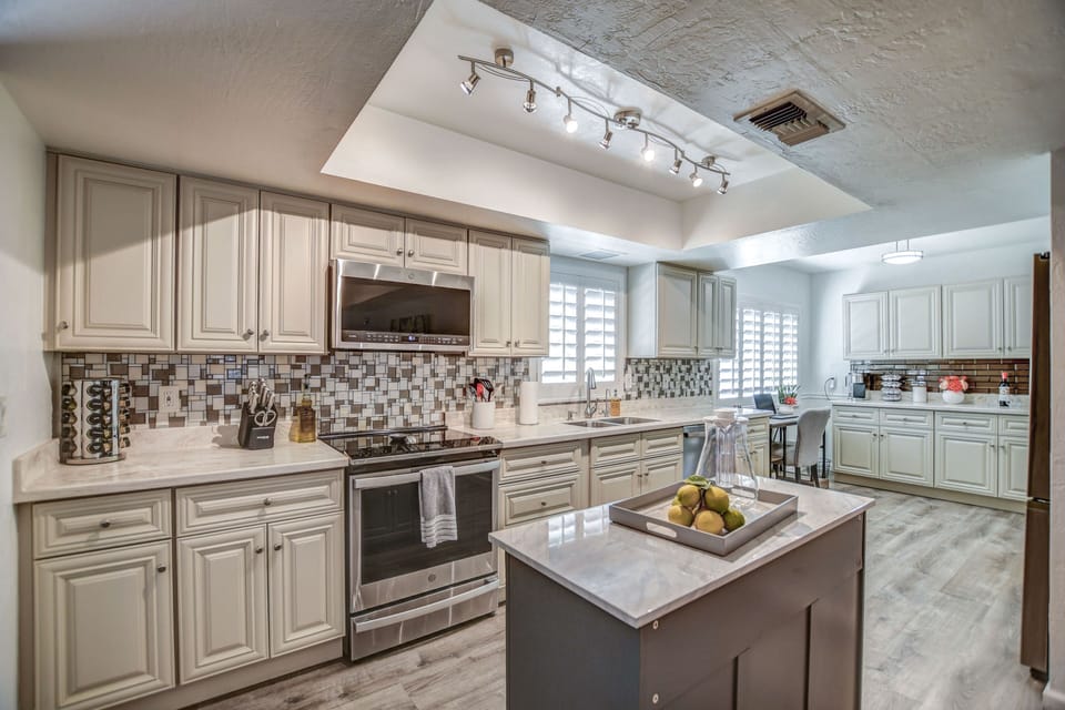 Spacious Kitchen 