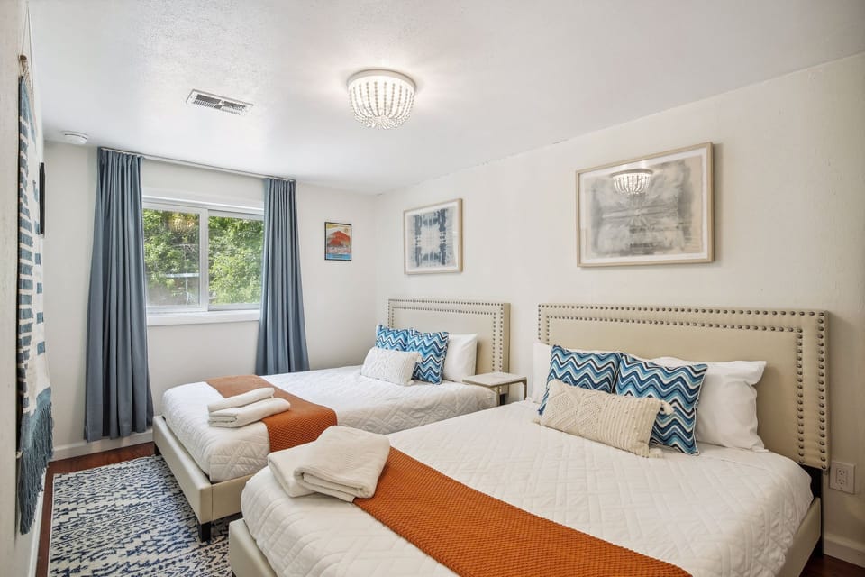 2 full beds downstairs