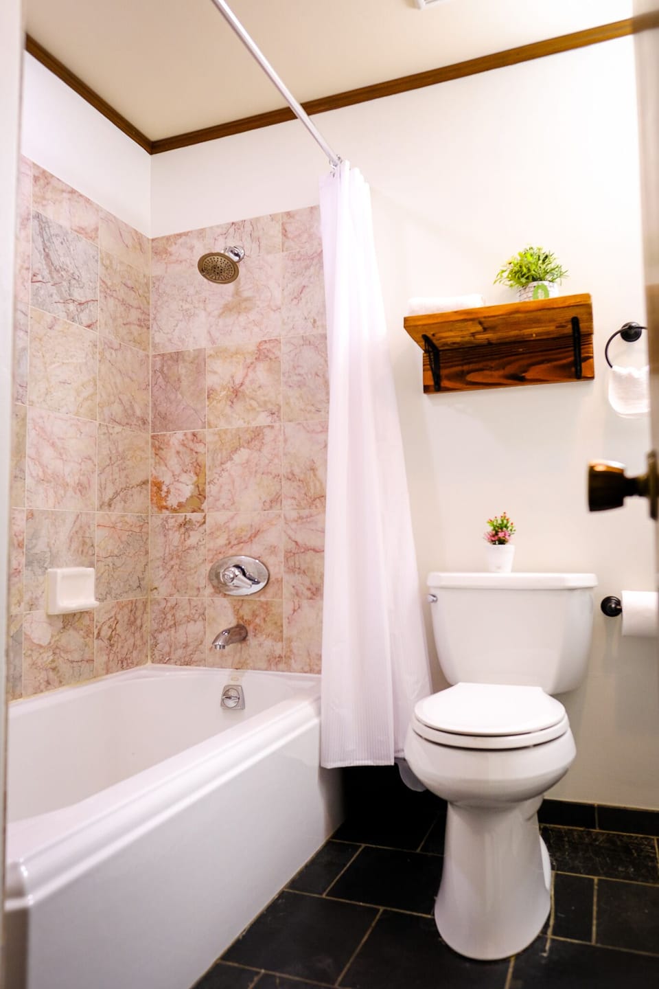 Tub / Shower Bath