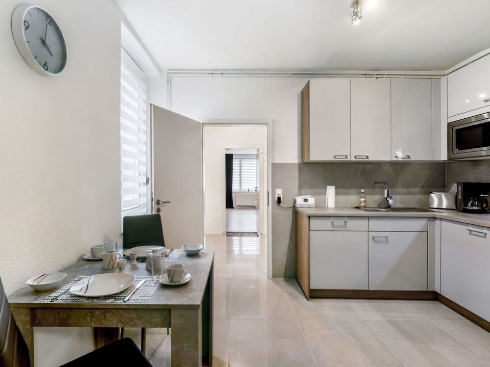 Sink, Kitchen Sink, Cabinetry, Property, Furniture, Tap, Countertop, Kitchen Stove, Wood, Table