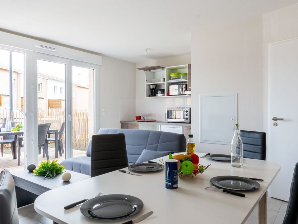 Furniture, Building, Property, Tableware, Table, Window, Computer Desk, Plant, Kitchen