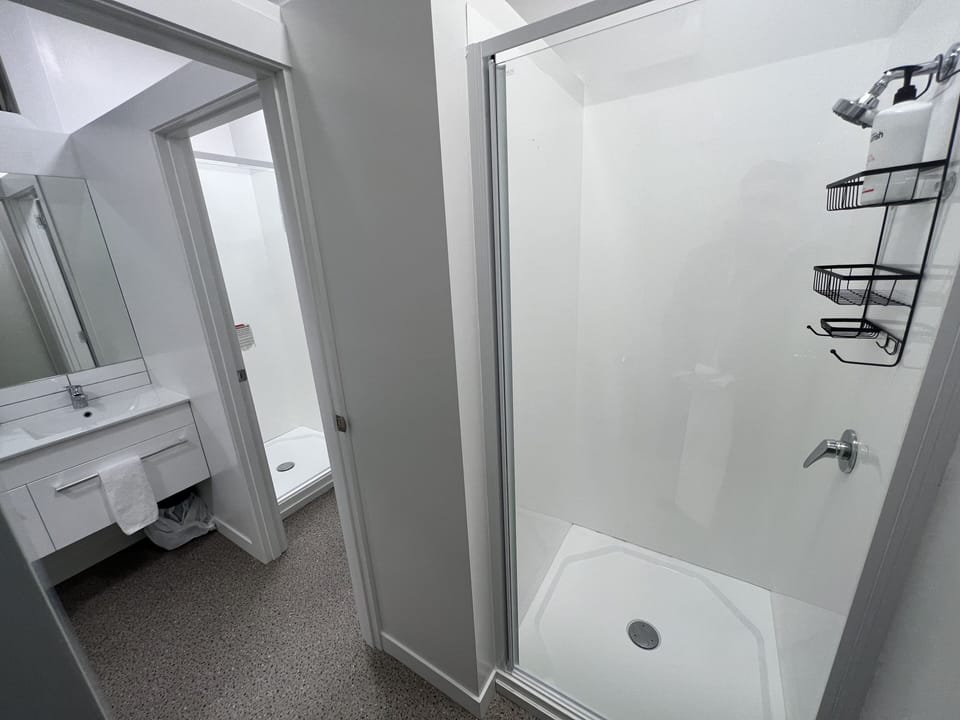 2 Private shower cubicles 