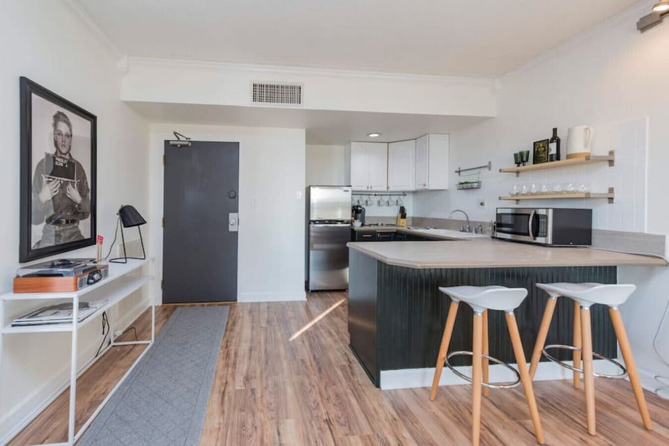 Fully equipped kitchen for all of your needs! Drip coffee maker, dishwasher, seating for 4 at the kitchen counter, cooktop, toaster oven + more.