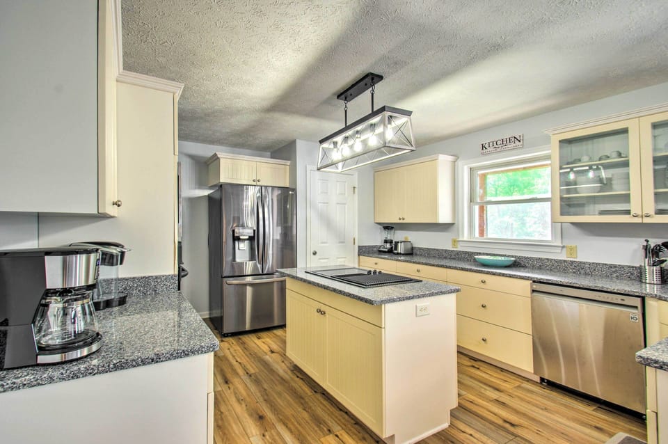 Kitchen | Blender | Toaster | Keurig & Drip Coffee Makers