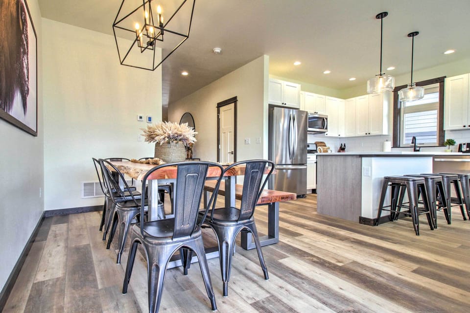 Kitchen | Keurig Coffee Maker | Blender | Cooking Utensils | Pots & Pans