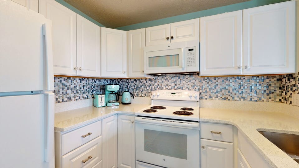 Kitchen | Fully equipped | microwave | range | oven 
| fridge | dishwasher