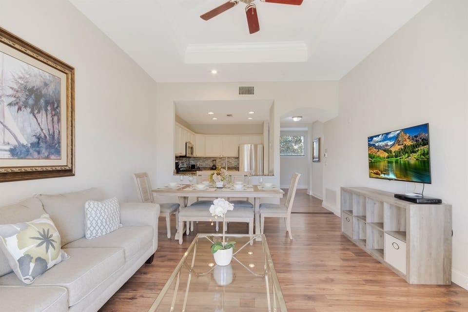 Upstairs Living Area
