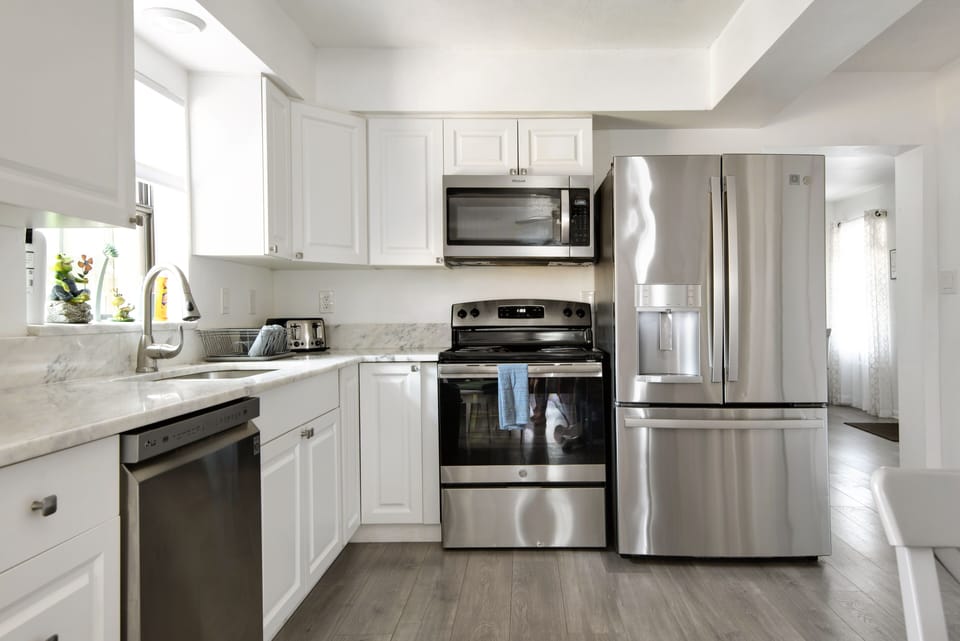 Fully equipped kitchen
Property located in Largo, Florida - 7mn to the beach