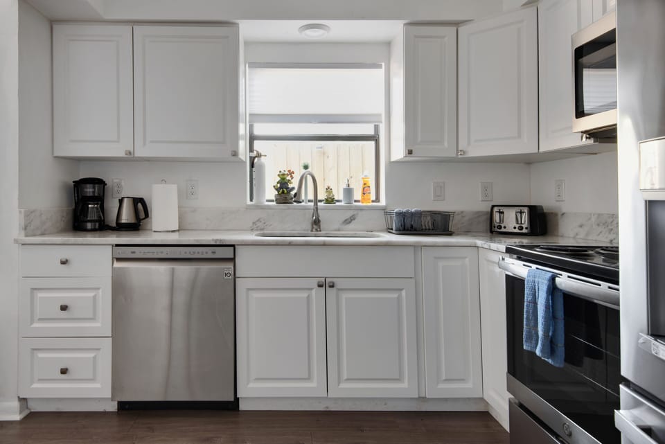Fully equipped kitchen
Property located in Largo, Florida - 7mn to the beach