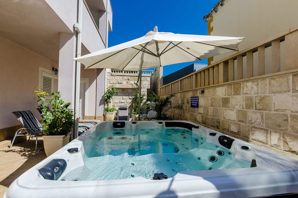Spa tub