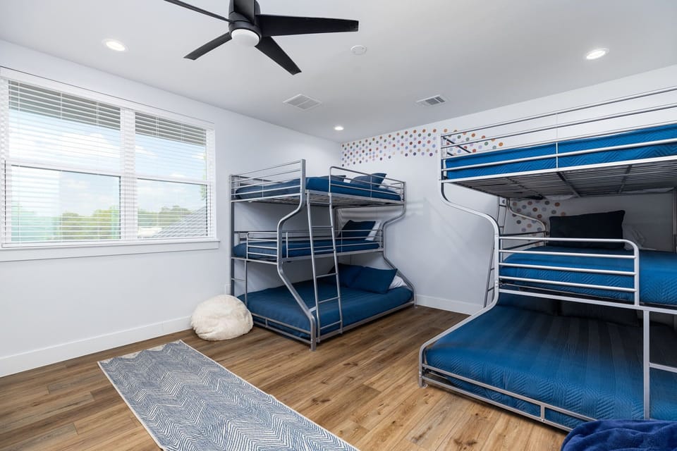 Bunk room with two triple bunks (queen, full, twin) —ideal for groups
