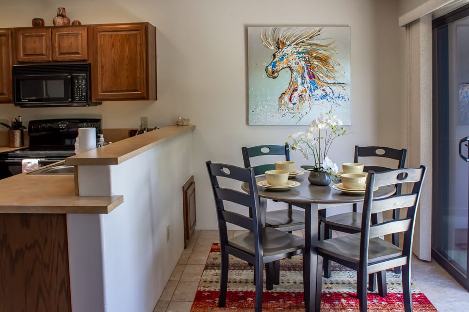 dining room / kitchen