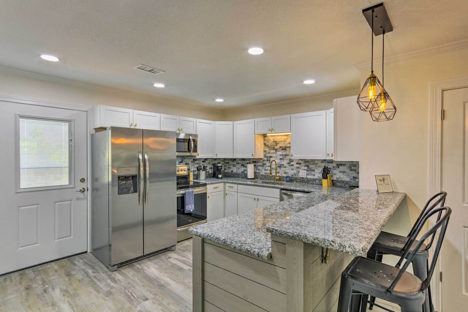 Kitchen | Cooking Basics | Paper Towels/Trash Bags Provided