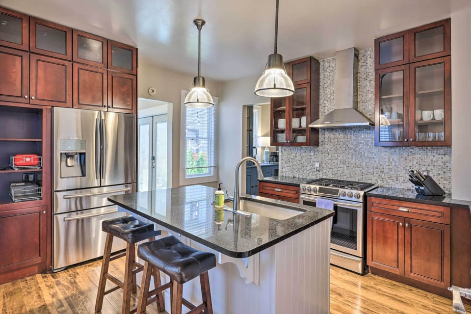 Kitchen | Basic Cooking Essentials Provided | Keurig Coffee Maker | Dishwasher