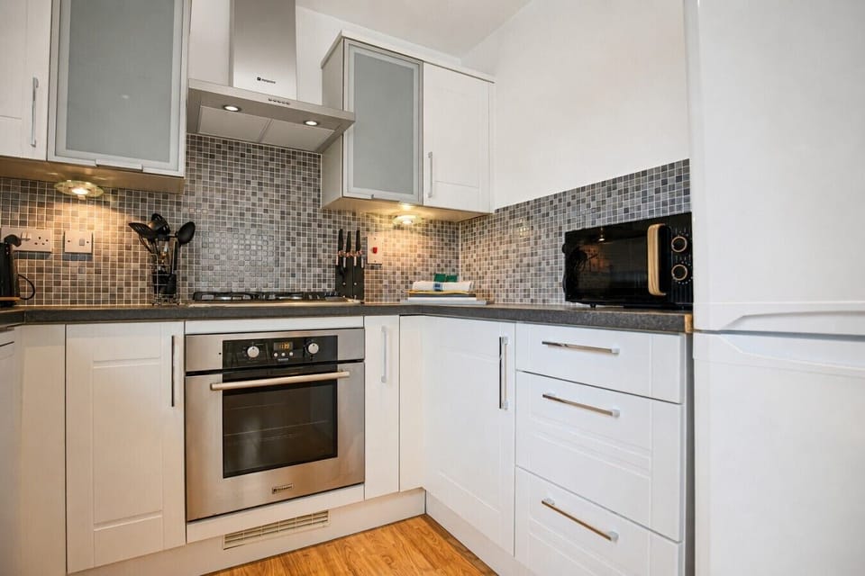 A fully equipped kitchen with everything you need to prepare a home cooked meal.